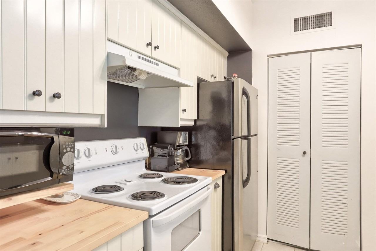 322 Villa Cir #322 - Photo 5 of 28