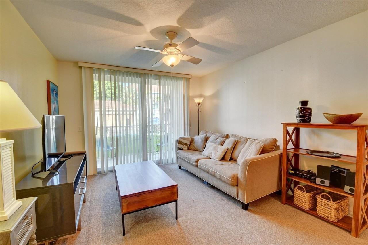 703 Villa Cir #703 - Photo 3 of 31