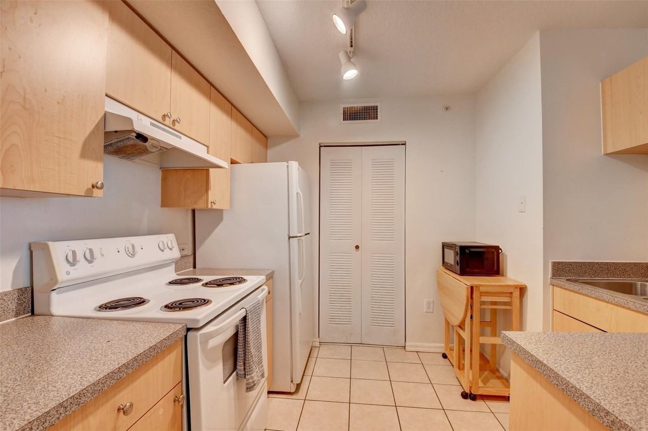 703 Villa Cir #703 - Photo 5 of 31