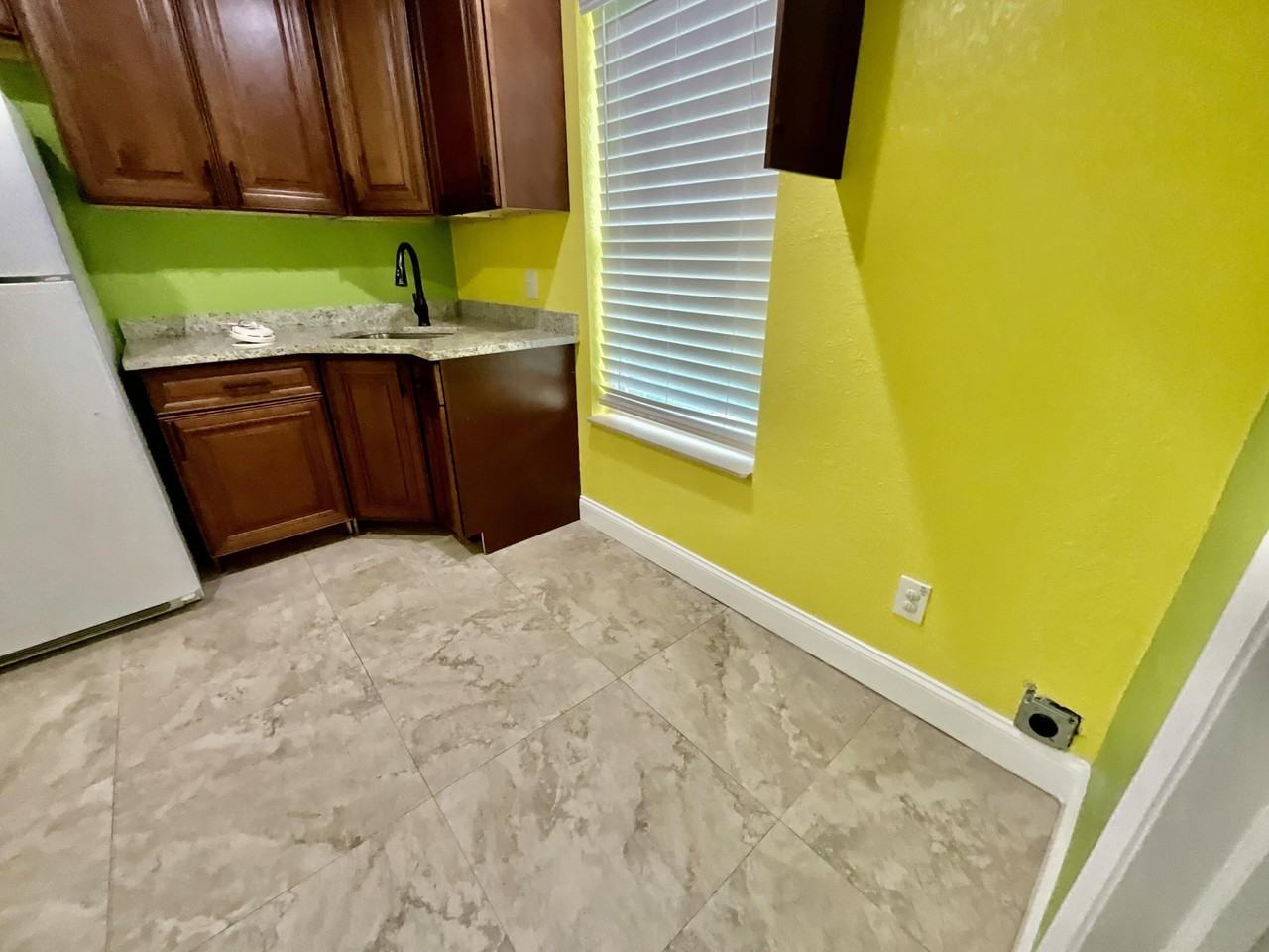 315 Sw Dwight Ave - Photo 4 of 14