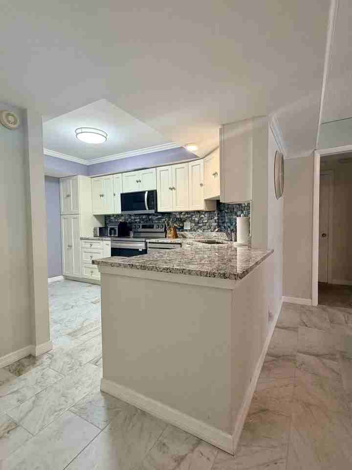 2425 Presidential Way #304 - Photo 5 of 24