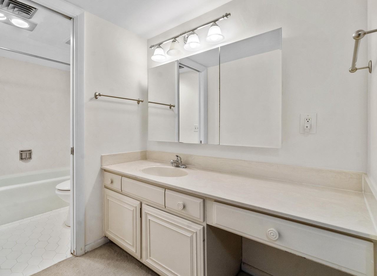 2425 Presidential Way #304 - Photo 7 of 24
