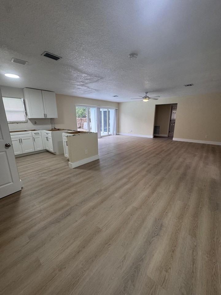 3112 Se 1st Pl - Photo 5 of 19