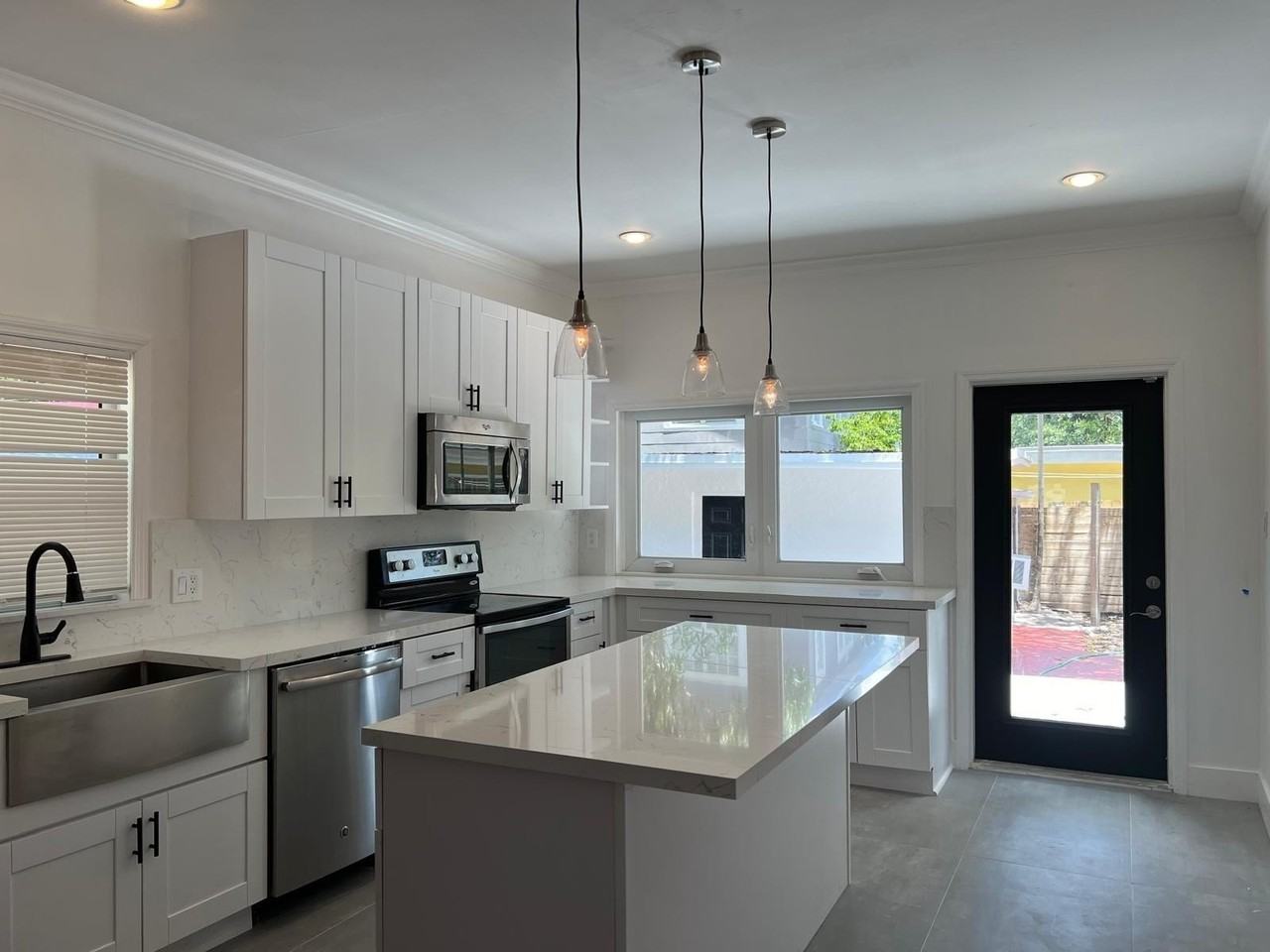 45 Ne 50th St - Photo 2 of 40