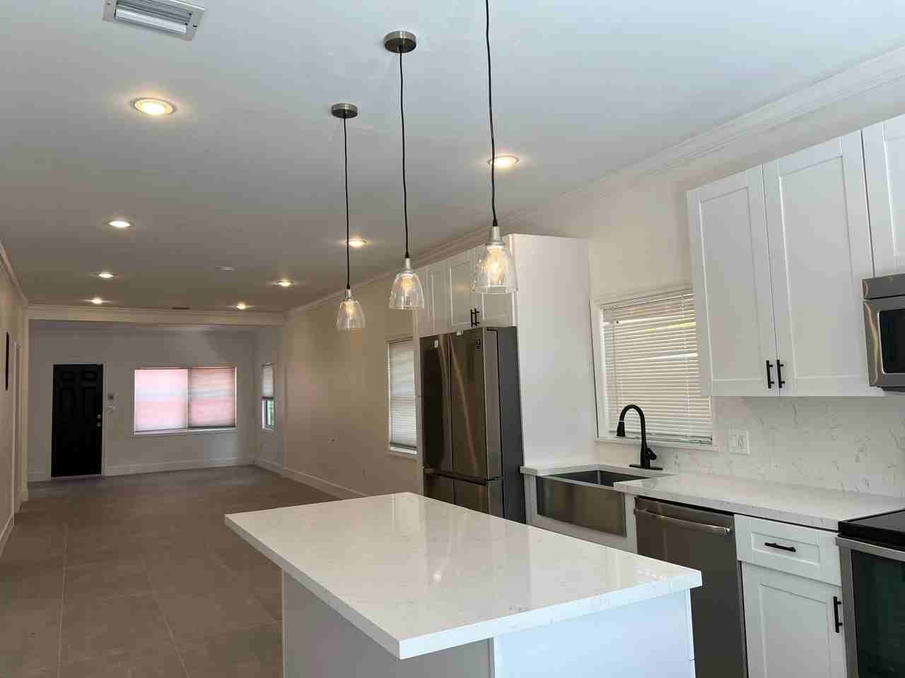45 Ne 50th St - Photo 3 of 40