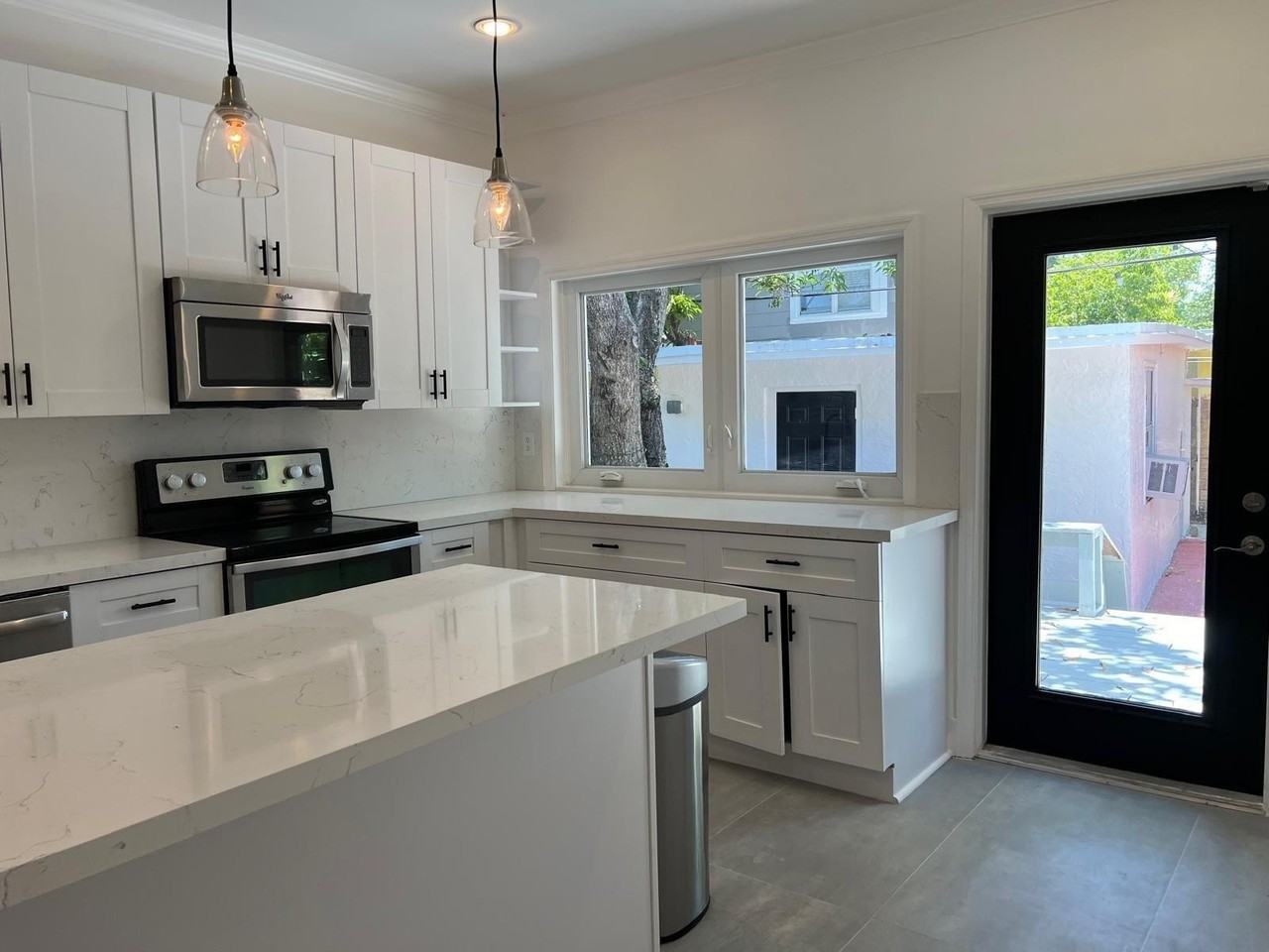 45 Ne 50th St - Photo 4 of 40