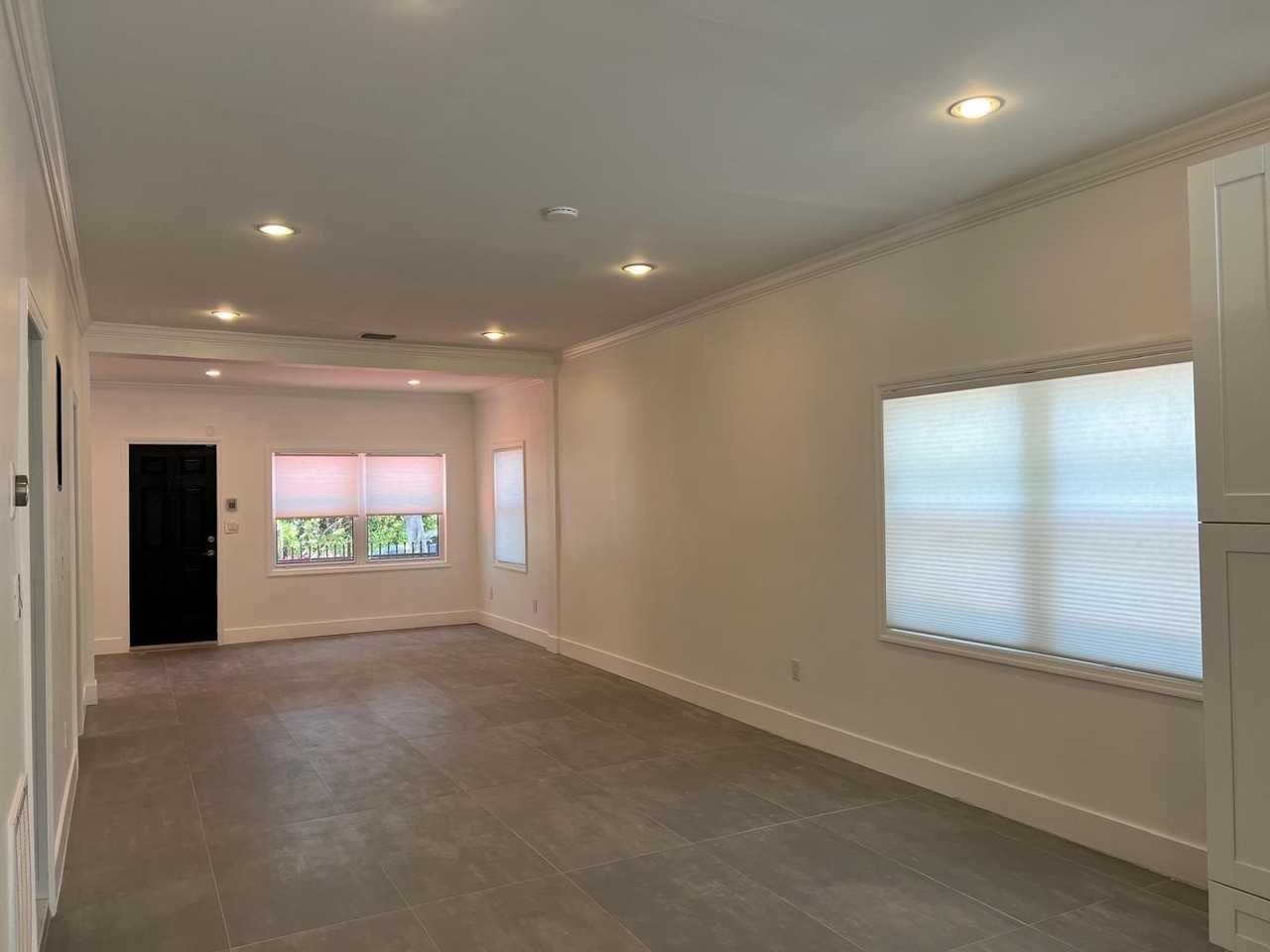 45 Ne 50th St - Photo 5 of 40
