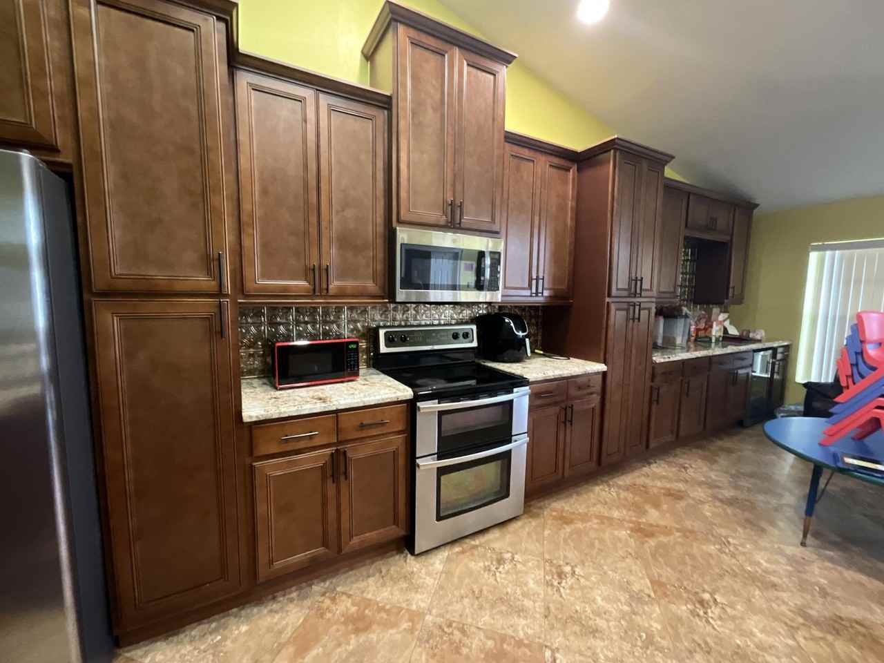 315 Sw Dwight Ave - Photo 3 of 12