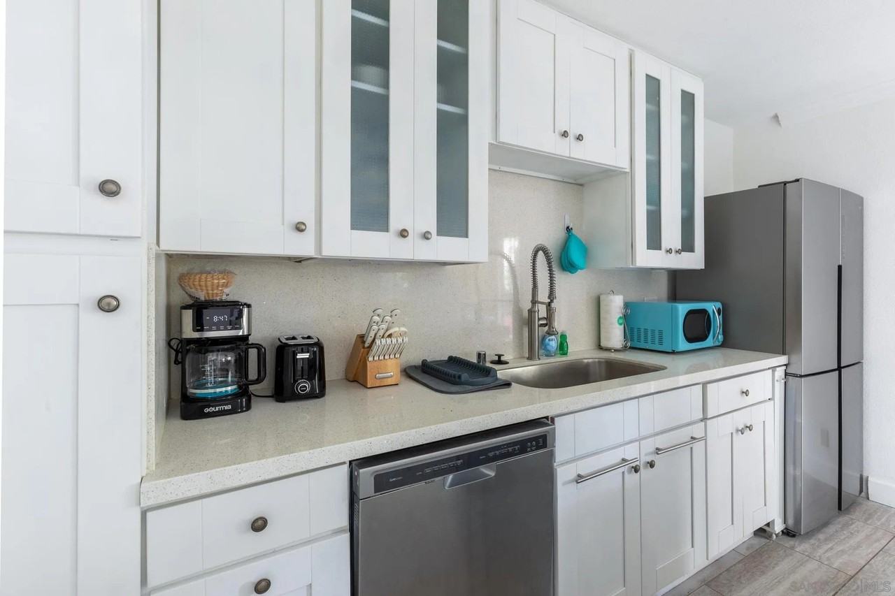 8529 Villa La Jolla Dr #E - Photo 3 of 21