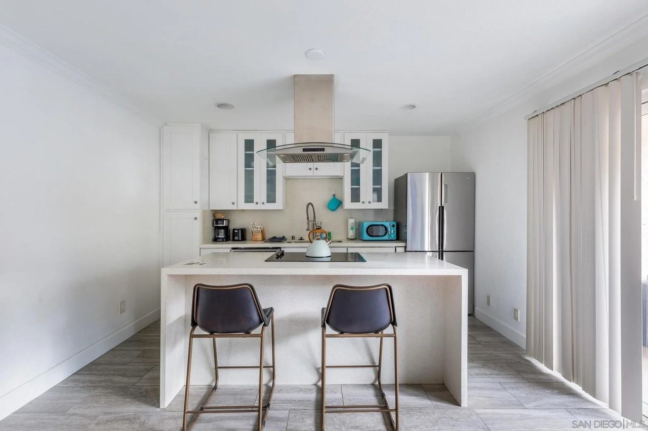 8529 Villa La Jolla Dr #E - Photo 4 of 21