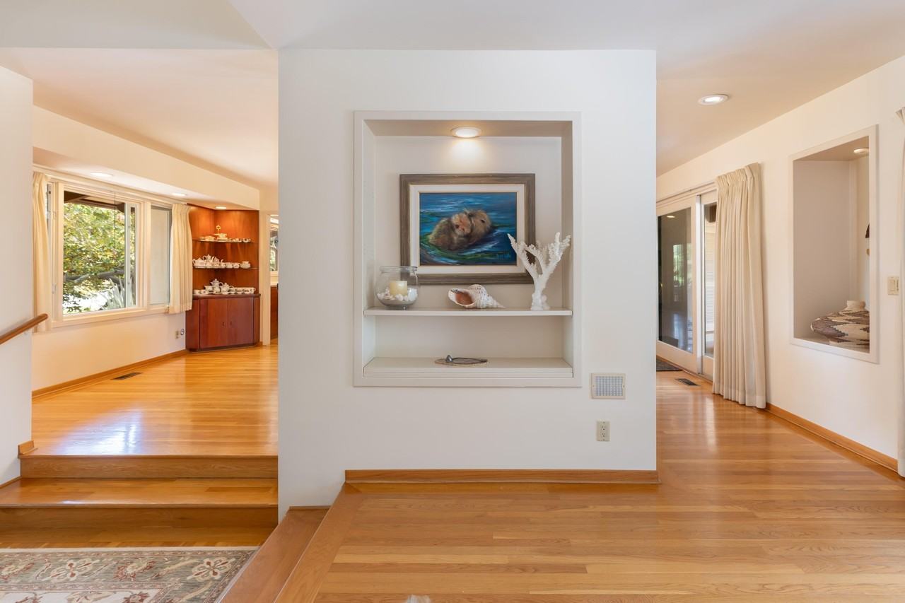 375 Las Palmas Dr - Photo 4 of 28