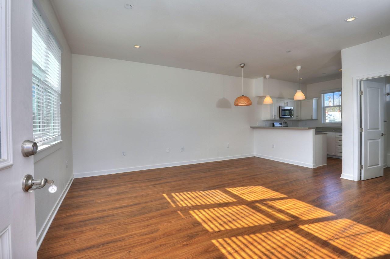 322 W Micheltorena St #D - Photo 3 of 15