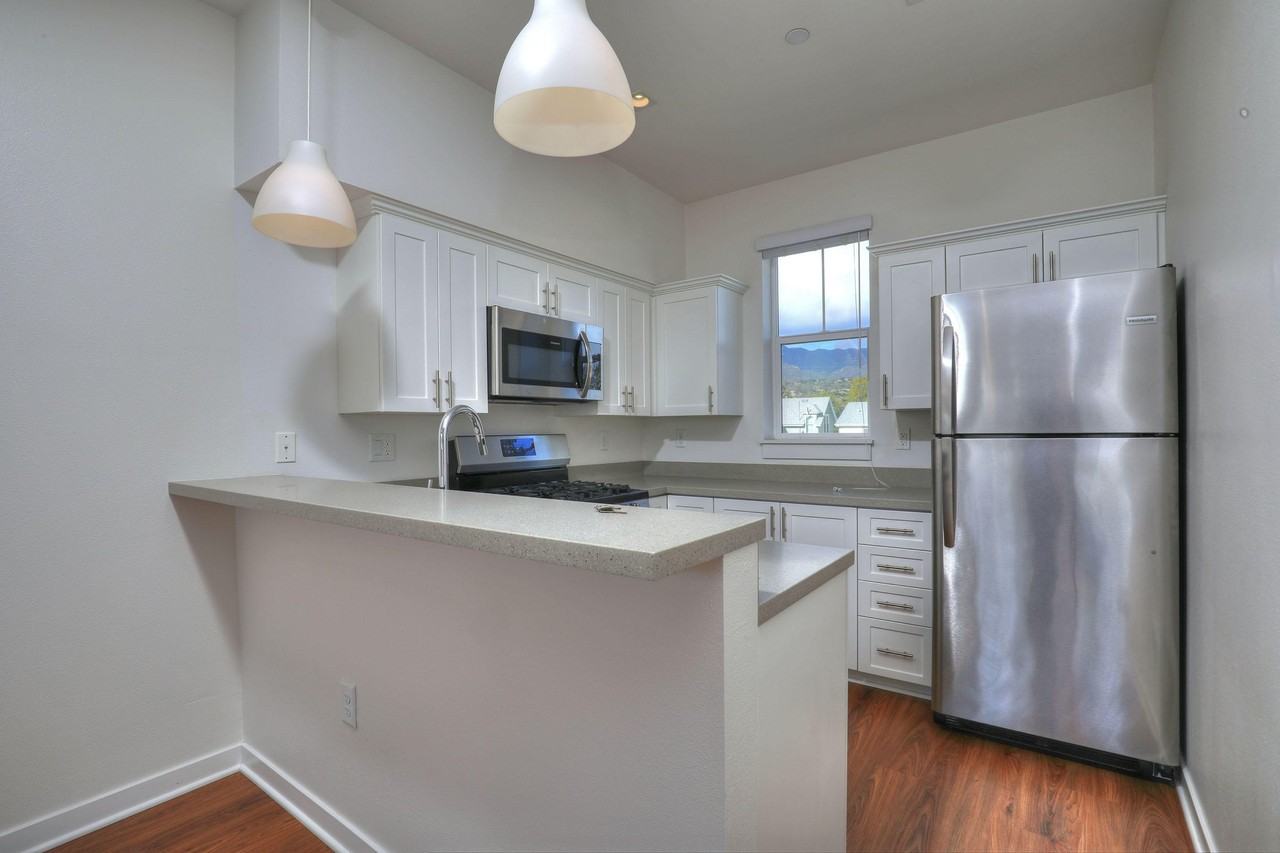 322 W Micheltorena St #D - Photo 5 of 15