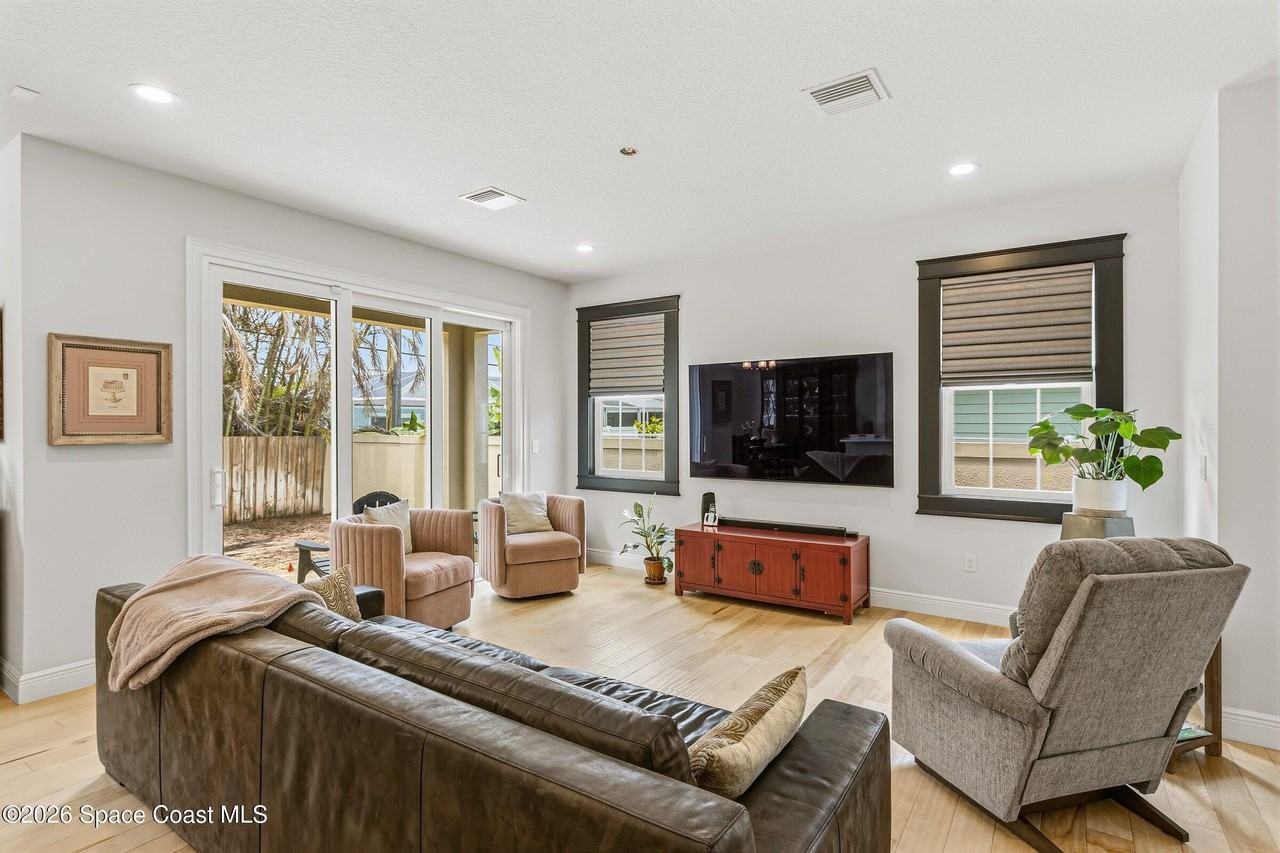 107 7th Ave - Photo 6 of 36