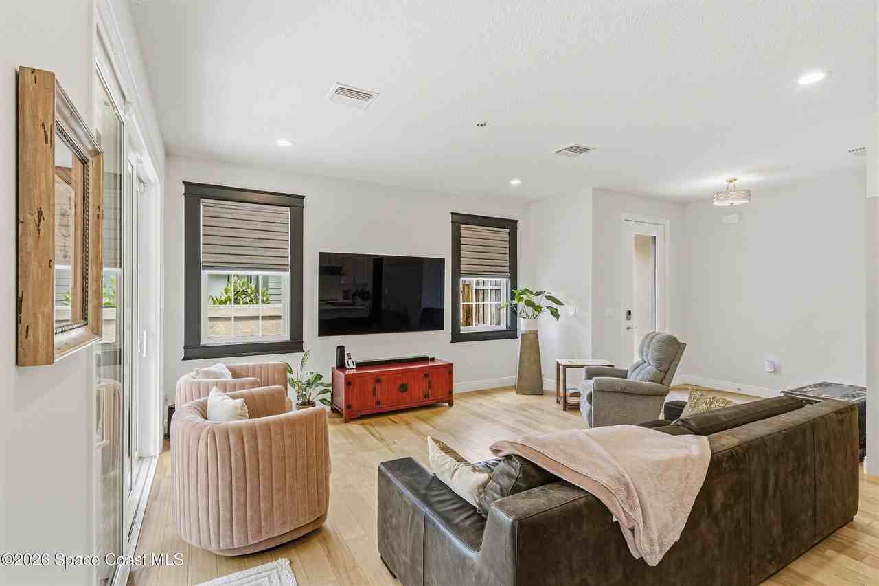 107 7th Ave - Photo 7 of 36