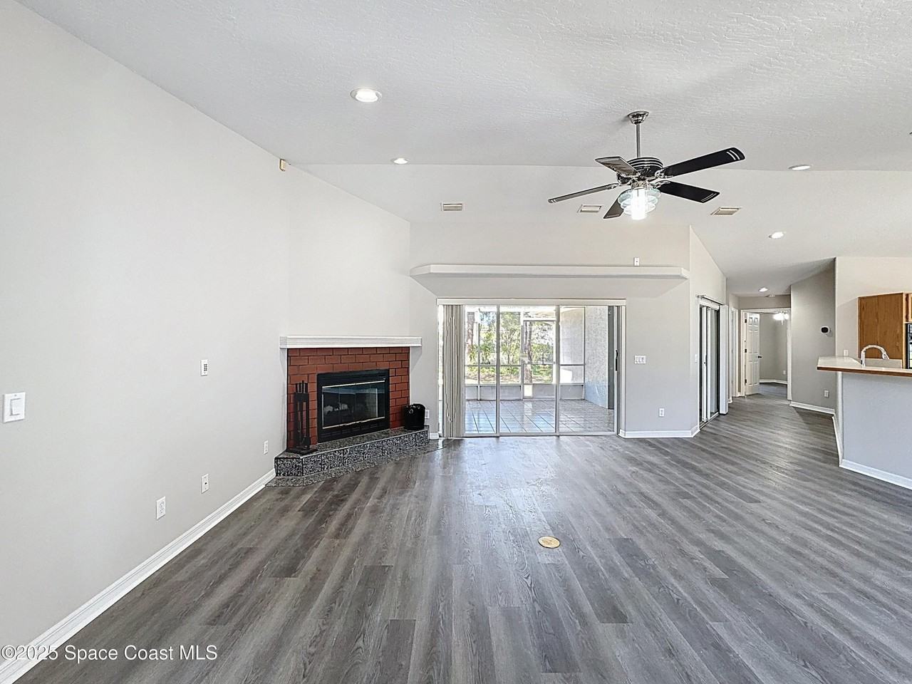 101 Cove Loop Dr - Photo 7 of 26