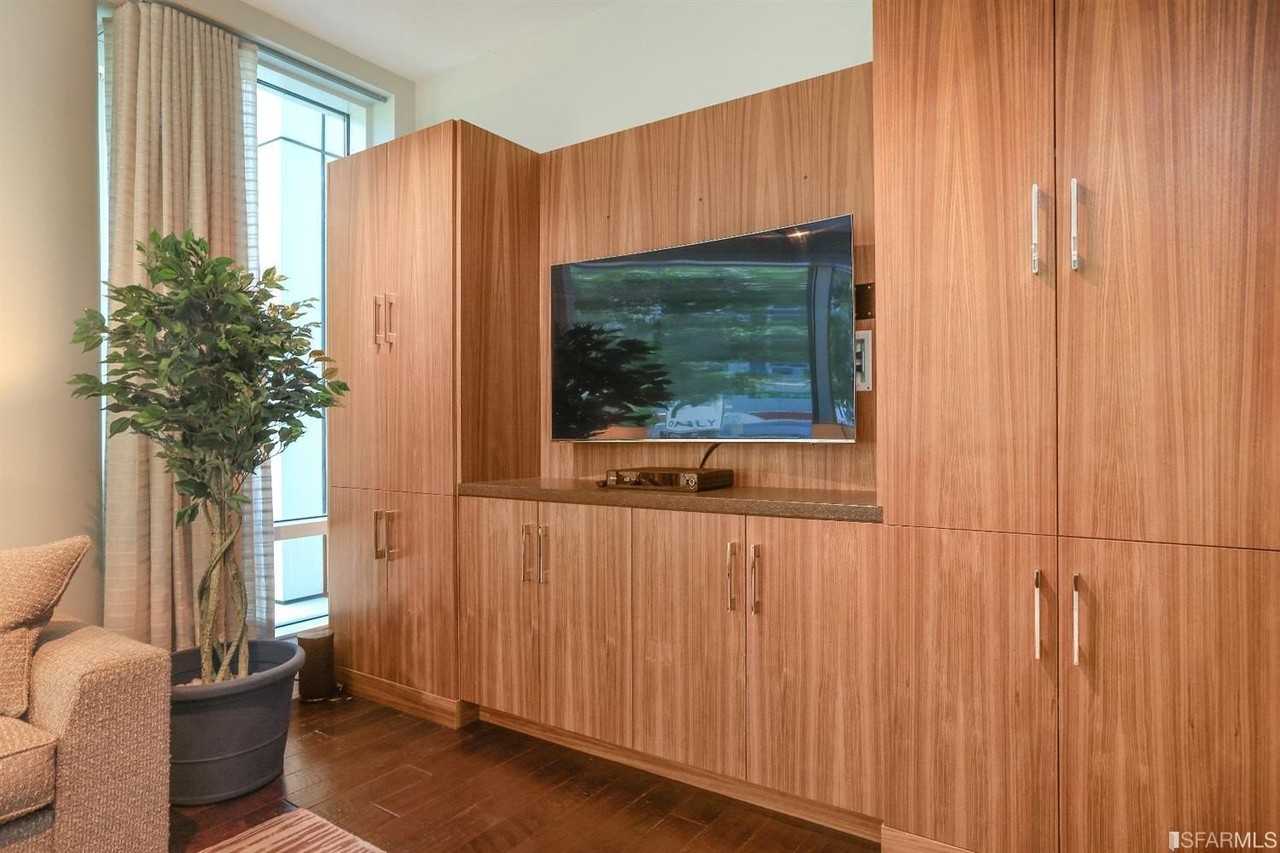 489 Harrison St #306 - Photo 3 of 40