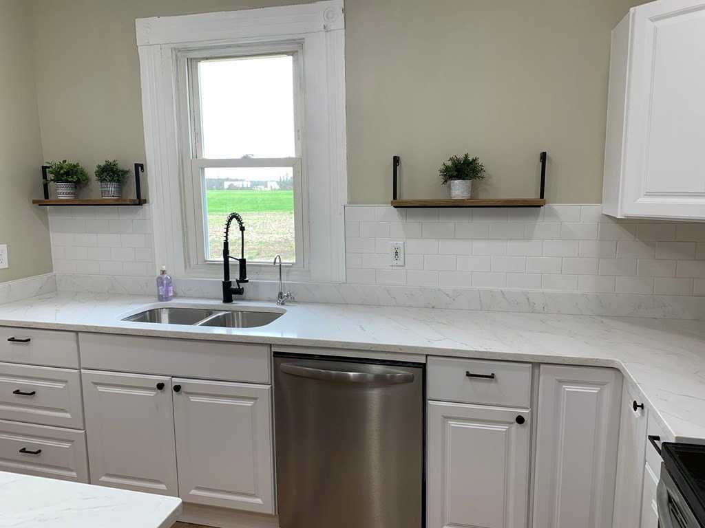 29110 Phillips Dr - Photo 3 of 19