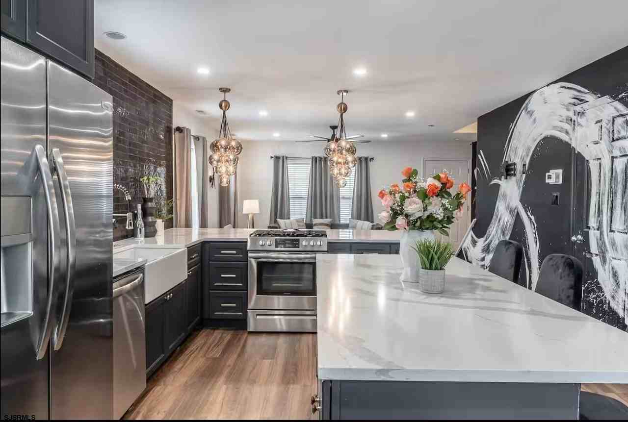 201 Grammercy Pl - Photo 6 of 10
