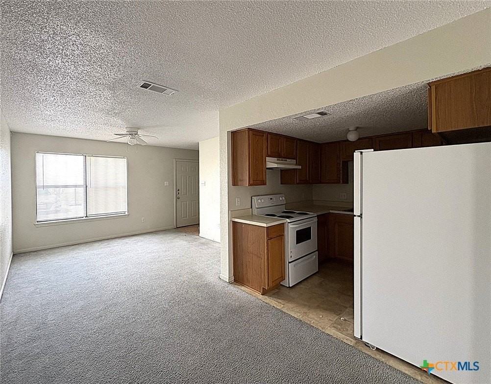 1307 Monroe Loop #D - Photo 3 of 13