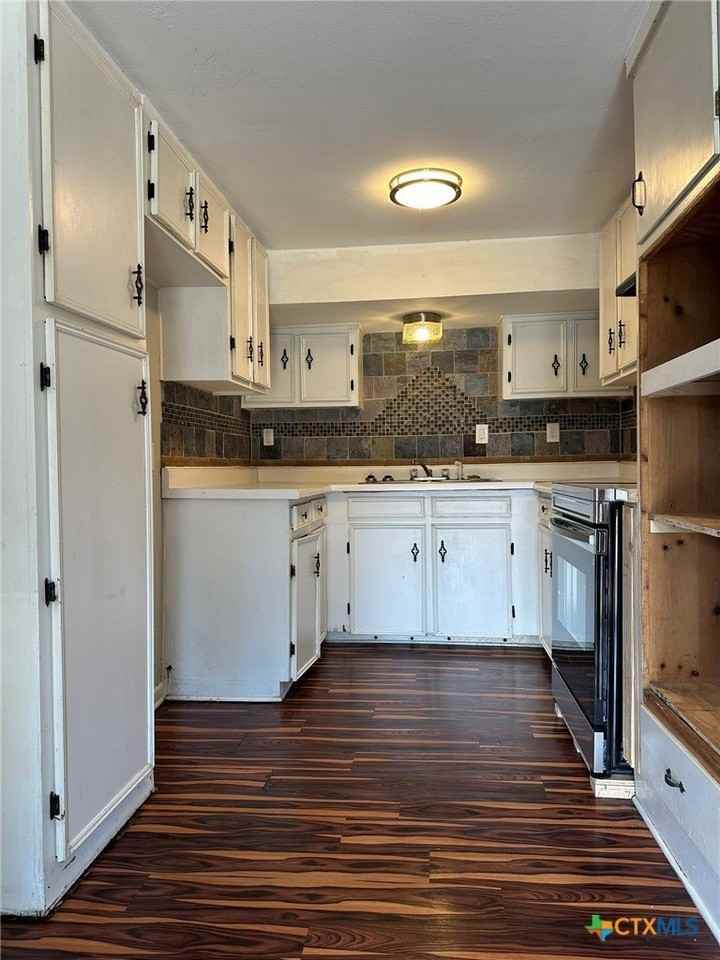 1704 Avondale St - Photo 3 of 11