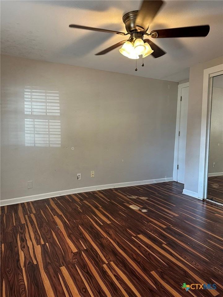 1704 Avondale St - Photo 4 of 11