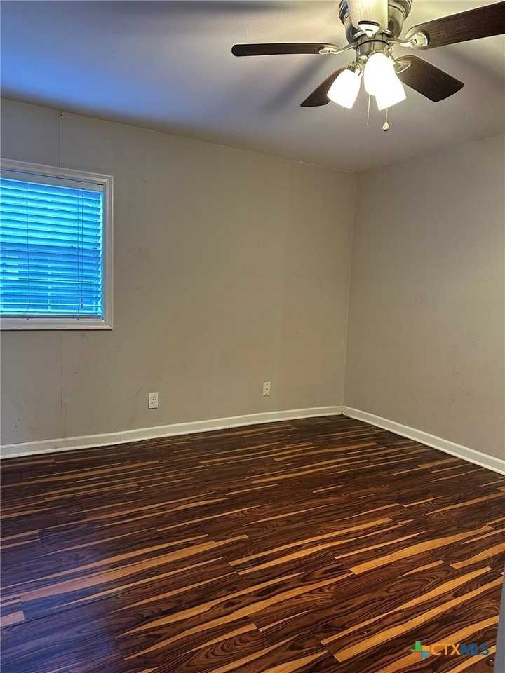 1704 Avondale St - Photo 6 of 11