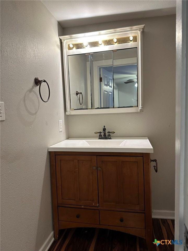 1704 Avondale St - Photo 7 of 11