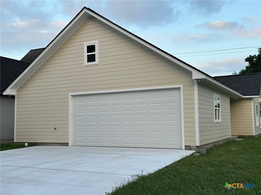 1210 N Glass St - Photo 2 of 21