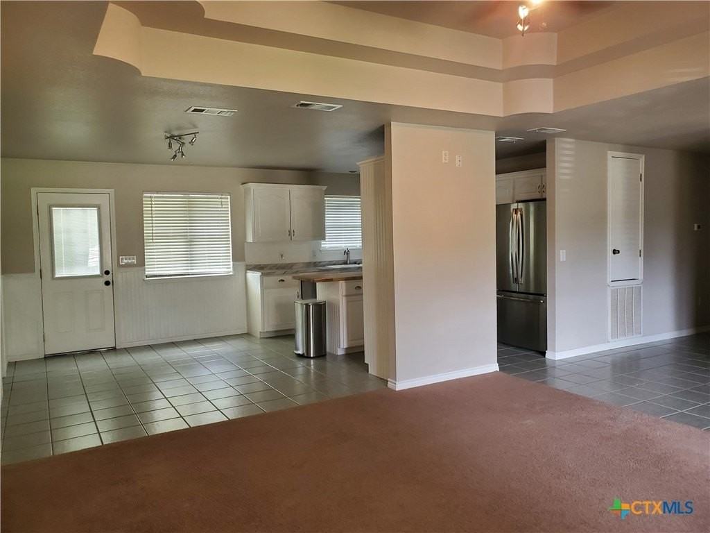 136 Royal Crest Cir - Photo 4 of 14