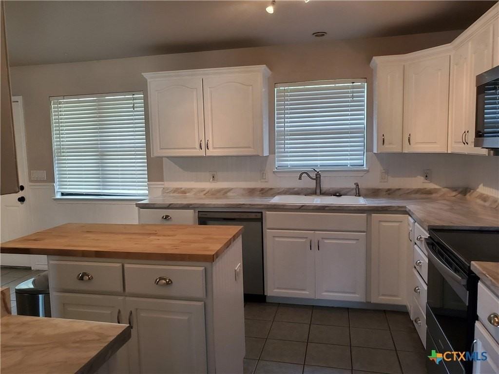 136 Royal Crest Cir - Photo 6 of 14