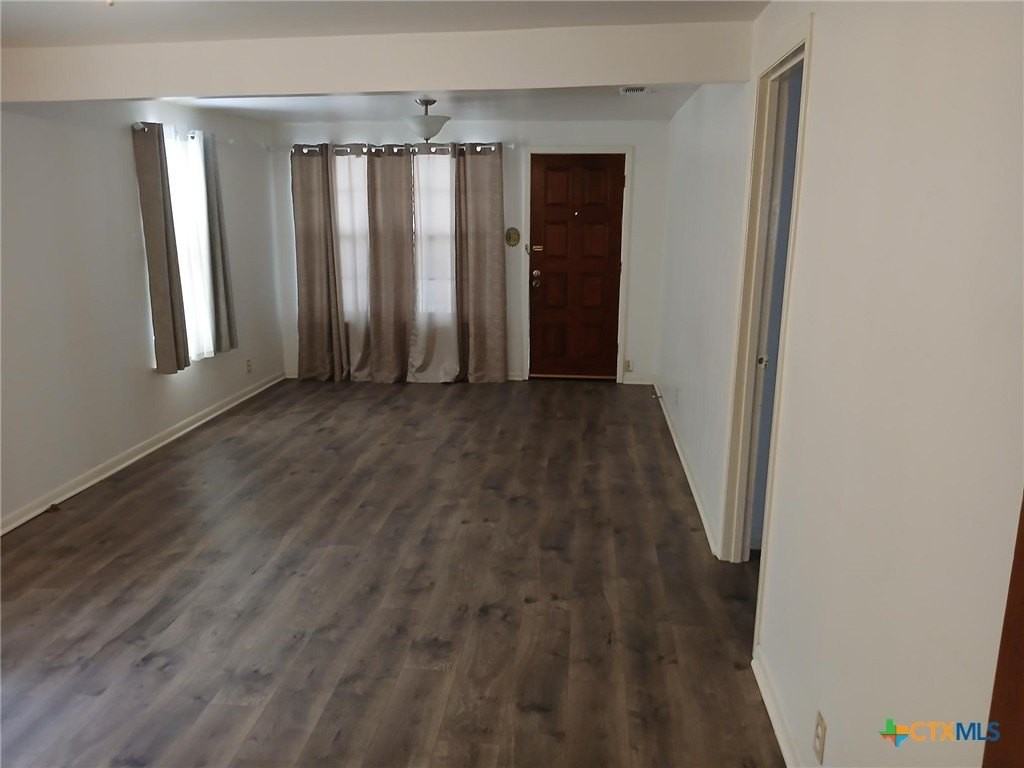 502 N Guadalupe St - Photo 2 of 10
