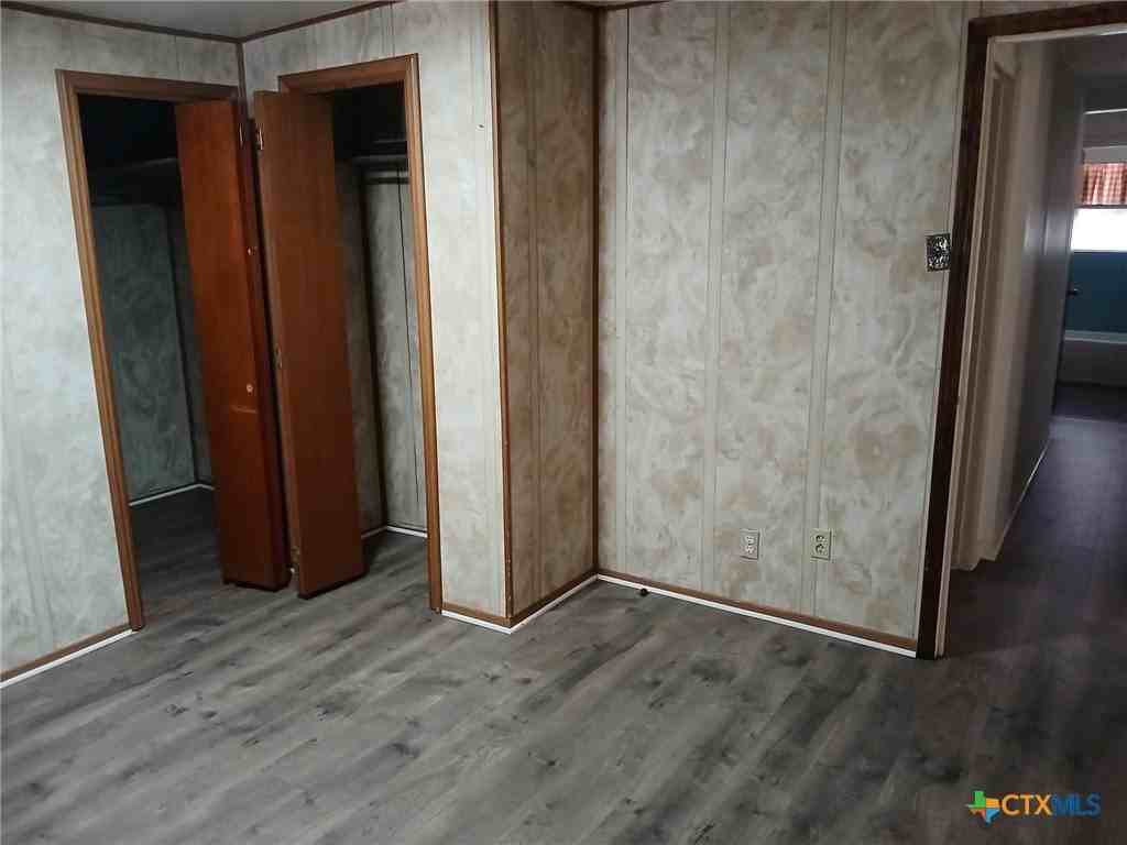 502 N Guadalupe St - Photo 5 of 10