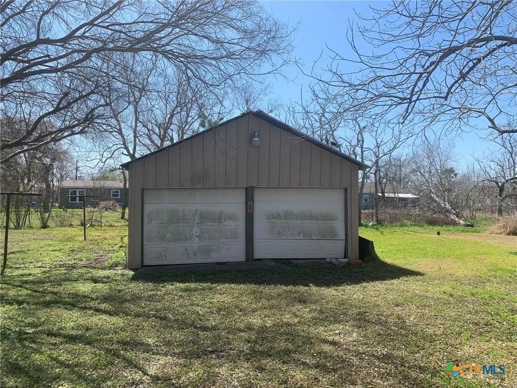 10704 State Highway 185 S - Photo 3 of 27