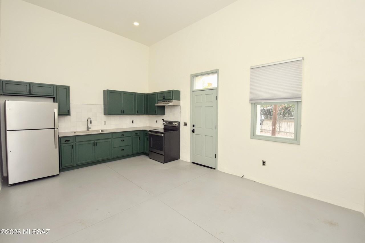 143 W Simpson St - Photo 4 of 22