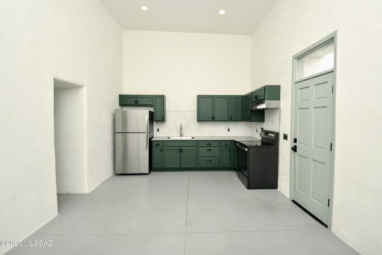 143 W Simpson St - Photo 6 of 22