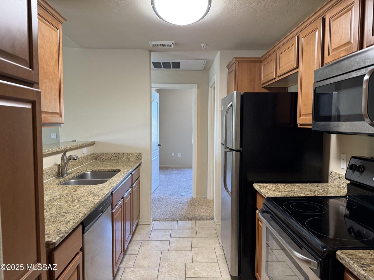 2550 E River Rd #7201 - Photo 5 of 32