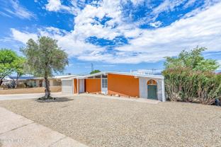 104 N Douglas Ave - Photo 1 of 1