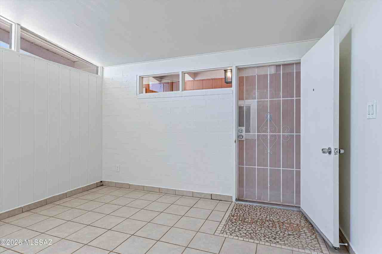 104 N Douglas Ave - Photo 6 of 30