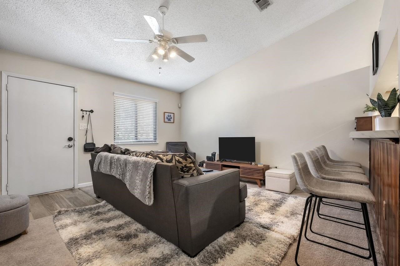 2203 Sandpiper St - Photo 2 of 21