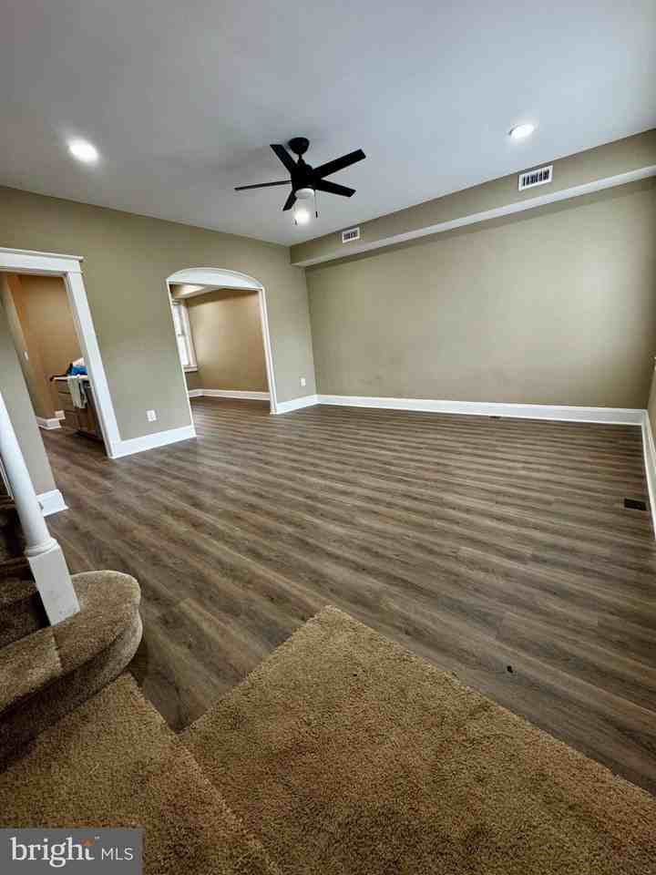2613 Chesterfield Ave - Photo 2 of 25