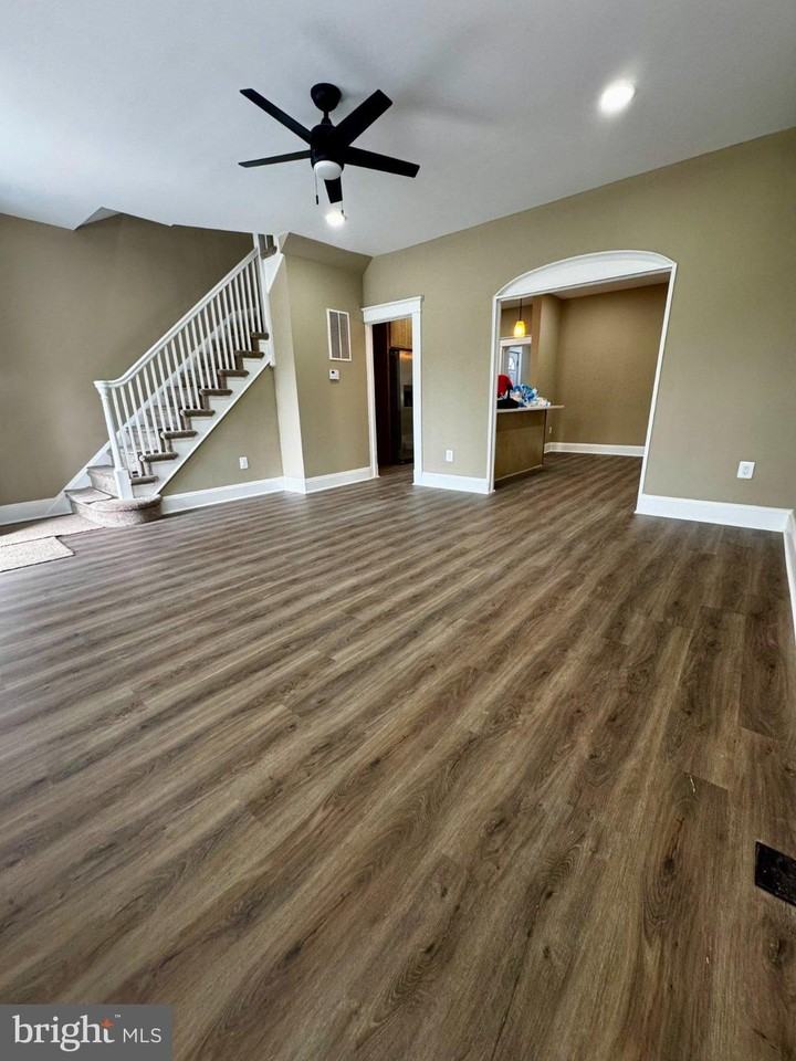 2613 Chesterfield Ave - Photo 4 of 25
