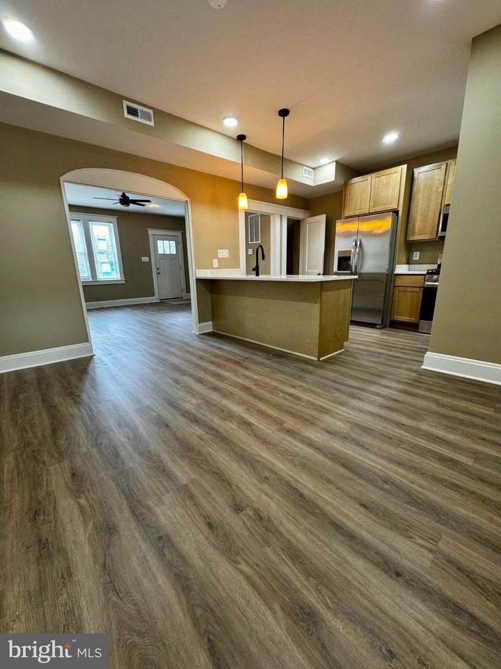 2613 Chesterfield Ave - Photo 6 of 25