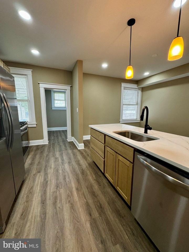 2613 Chesterfield Ave - Photo 7 of 25