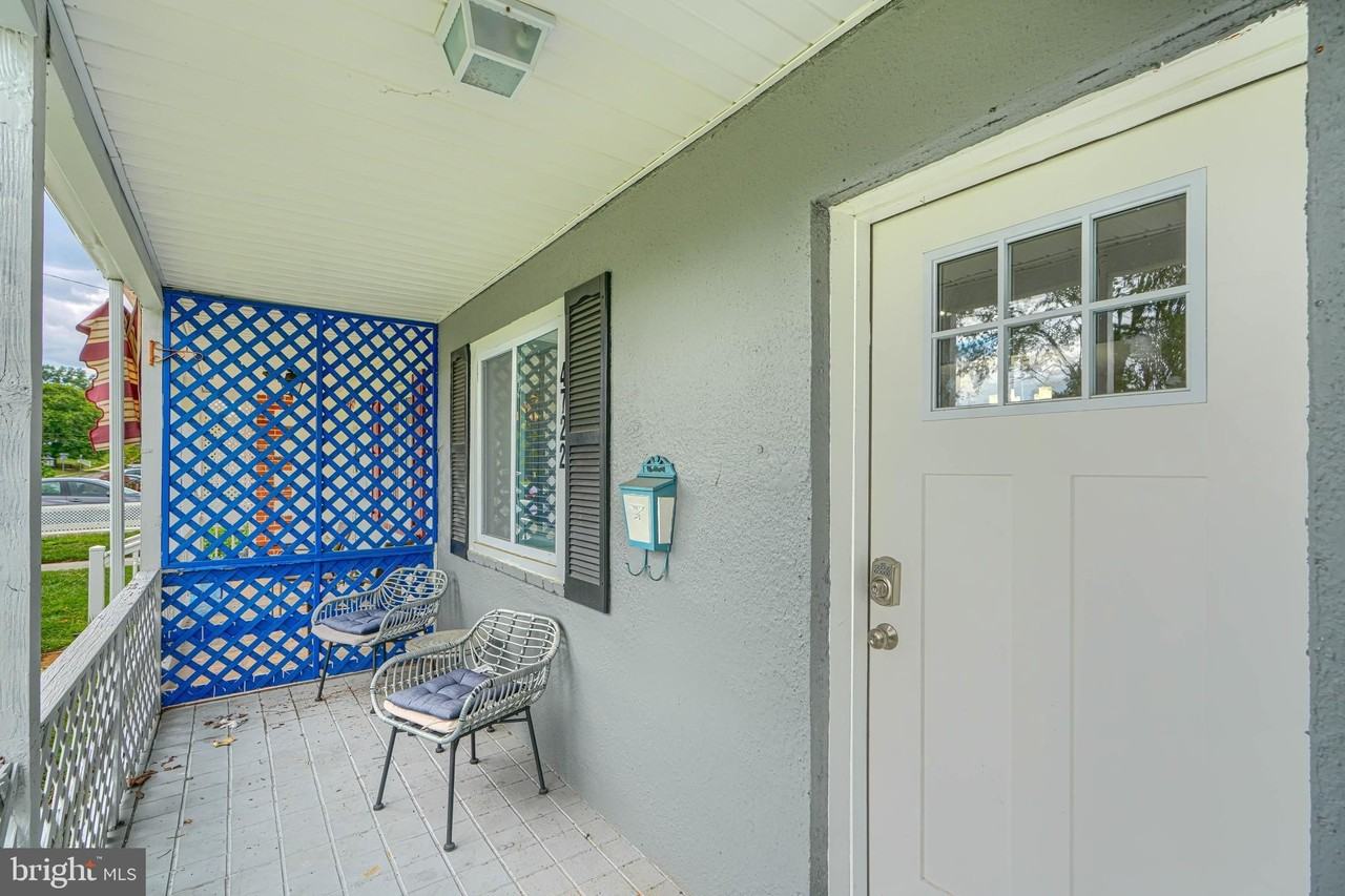 4722 Raspe Ave - Photo 4 of 29