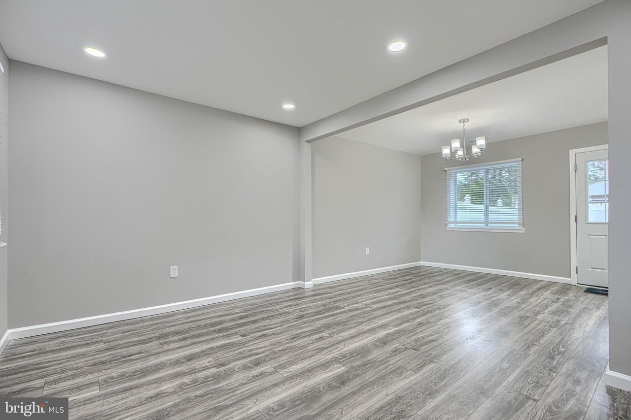 4722 Raspe Ave - Photo 5 of 29