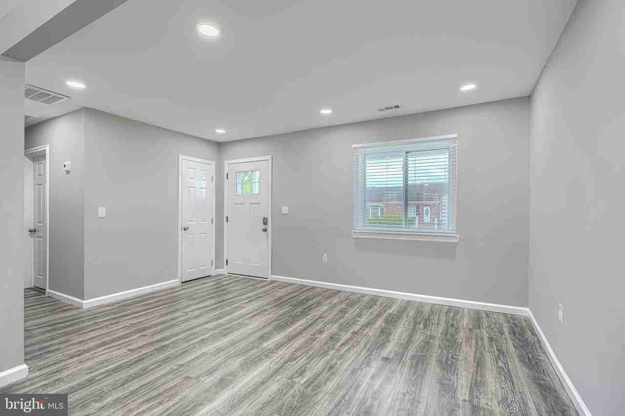 4722 Raspe Ave - Photo 7 of 29