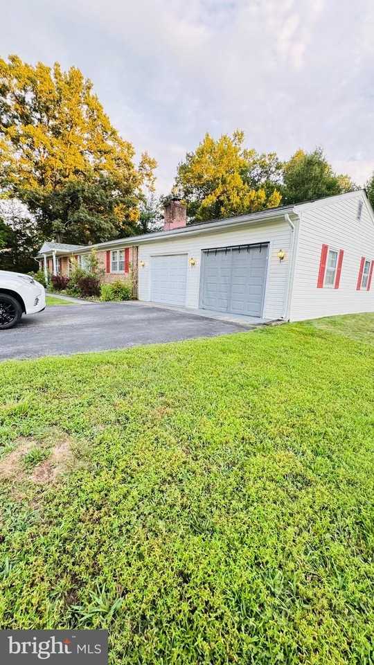 10925 Moore St - Photo 4 of 39