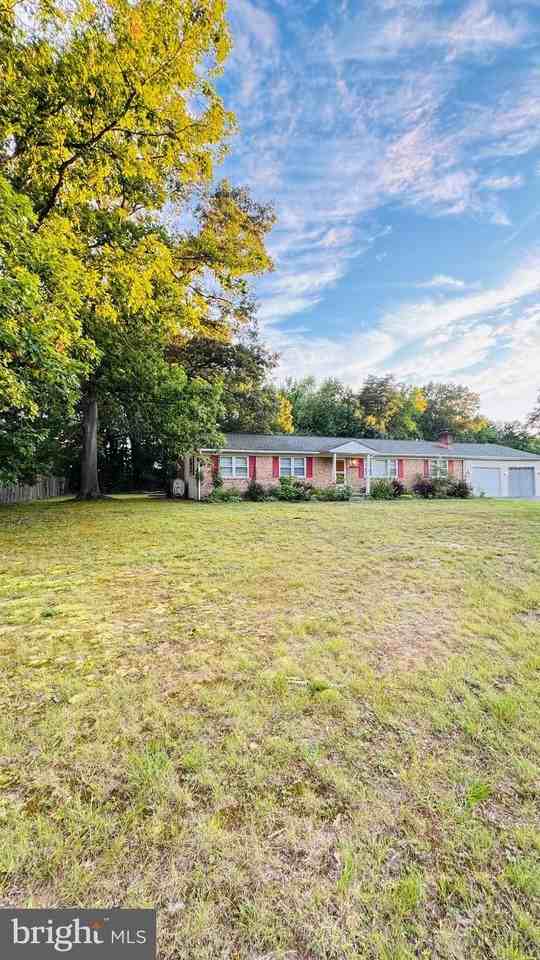 10925 Moore St - Photo 5 of 39
