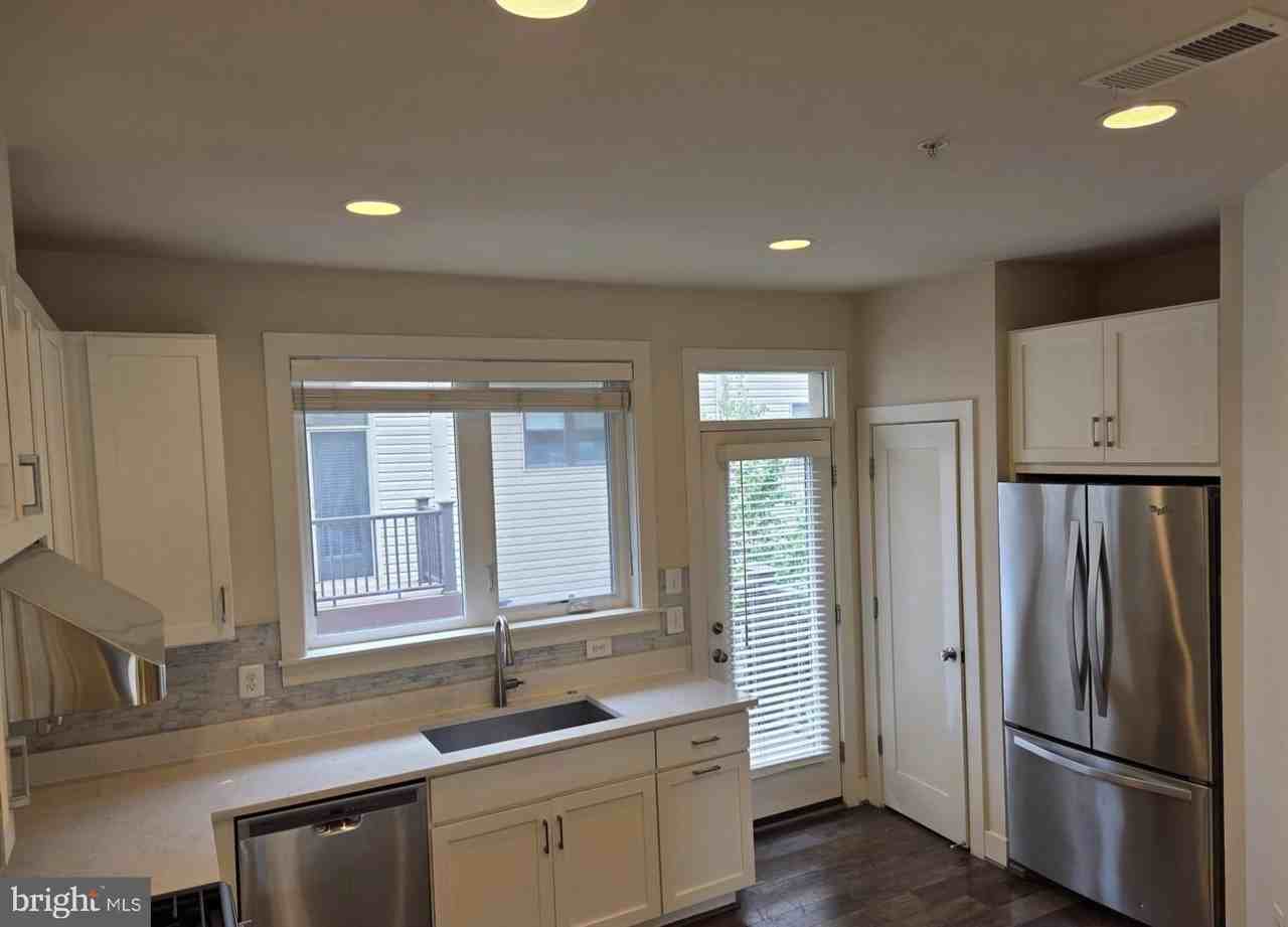 16616 Crabbs Branch Way - Photo 3 of 9